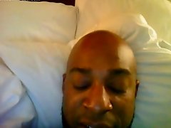 HORNY BLACK DADDY IN BED JACKIN