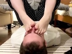 Girlfriend rubs her smelly feet on my face